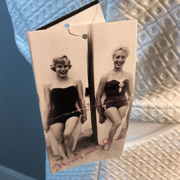 Honey and Rosie White Sleeveless Fitted Crew Neck W/Mesh Cut Out Sides 9 - Picture 9 of 13